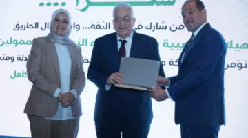 وزير المالية يُكرِّم مجموعة من الممولين البارزين والداعمين للمسار الضريبي المعزز “ثقة.. شراكة.. يقين” مع صور.