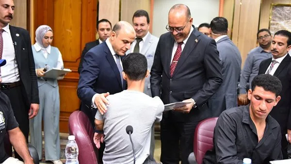 توزيع عقود عمل جديدة لأبناء كفر الشيخ من أصحاب الهمم