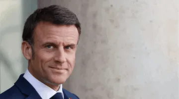 ماكرون للرئيس الإيراني: سنعمل على تسريع المفاوضات لإنهاء الصراع.