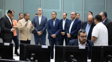 رئيس الوزراء يراقب استعداد الشبكة القومية للغاز الطبيعي وتأمين الإمدادات من مركز التحكم.