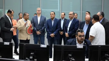 رئيس الوزراء يشرف من مركز التحكم على استعداد شبكة الغاز الطبيعي وتأمين الإمدادات.