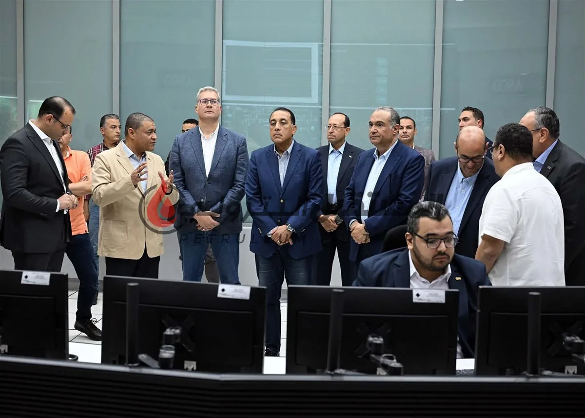 رئيس الوزراء يشرف من مركز التحكم على استعداد شبكة الغاز الطبيعي وتأمين الإمدادات. رئيس الوزراء يشرف من مركز التحكم على استعداد شبكة الغاز الطبيعي وتأمين الإمدادات.