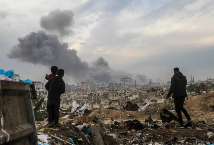 مقتل ستة فلسطينيين جراء قصف إسرائيلي في وسط وجنوب القطاع مقتل ستة فلسطينيين جراء قصف إسرائيلي في وسط وجنوب القطاع
