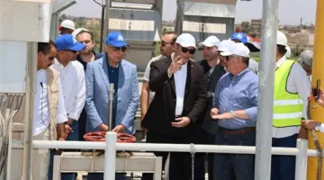 وزير الإسكان ومحافظ المنيا يقومان بجولة تفقدية لمحطتي مياه الشرب في العدوة الجديدة