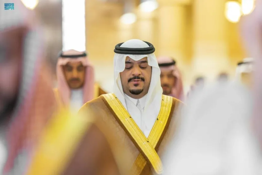 نائب أمير منطقة الرياض يتقدم بصلاة الجنازة على الأمير مشعل بن عبدالله نائب أمير منطقة الرياض يتقدم بصلاة الجنازة على الأمير مشعل بن عبدالله
