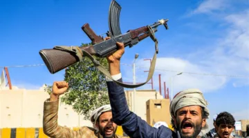 الحوثيون يحذرون واشنطن: سنستهدف مصالحكم إذا قمتم بشن هجوم على إيران.