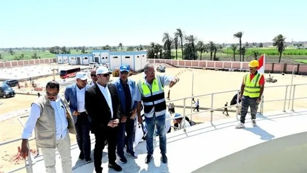 وزير الإسكان يقوم بزيارة محطة معالجة مياه الصرف الصحي في برطباط بمركز مغاغة