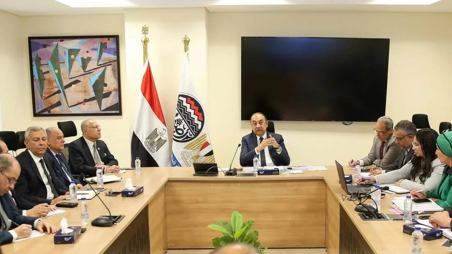 وزير الأعمال العامة يلتقي برؤساء الشركات القابضة لمتابعة مشاريع التطوير والشراكة والاستثمار وزير الأعمال العامة يلتقي برؤساء الشركات القابضة لمتابعة مشاريع التطوير والشراكة والاستثمار