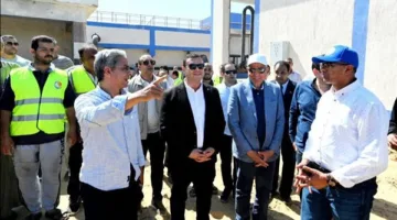 وزير الإسكان ومحافظ المنيا يزوران محطة مياه صفانية ومحطة لمعالجة الصرف الصحي