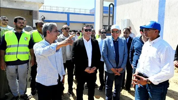 وزير الإسكان ومحافظ المنيا يزوران محطة مياه صفانية ومحطة لمعالجة الصرف الصحي