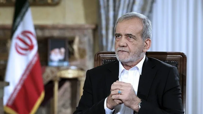 «الرئيس الإيراني»: لن نوافق على وقف الأنشطة النووية السلمية، ومستعدون للحوار دون شروط مسبقة «الرئيس الإيراني»: لن نوافق على وقف الأنشطة النووية السلمية، ومستعدون للحوار دون شروط مسبقة