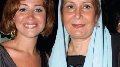 الحالة الصحية حرجة.. نقل والدة منة شلبي، زيزي مصطفى، إلى المستشفى الحالة الصحية حرجة.. نقل والدة منة شلبي، زيزي مصطفى، إلى المستشفى