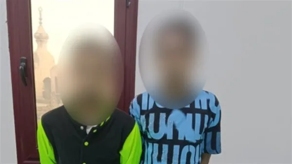 الداخلية توضح حقيقة صورة ‘السلاح الأوتوماتيكي’ التي تم تداولها عن شابين على وسائل التواصل الاجتماعي الداخلية توضح حقيقة صورة ‘السلاح الأوتوماتيكي’ التي تم تداولها عن شابين على وسائل التواصل الاجتماعي