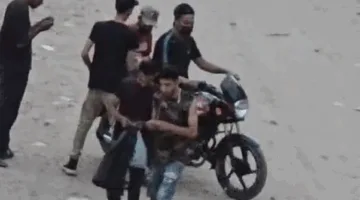 تجار مخدرات يهاجمون صاحب محل بسكاكين في فيصل (فيديو)
