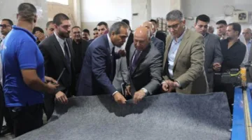 نائب رئيس الوزراء وزير الصناعة والنقل يزور خطوط الإنتاج الحديثة لمصنع “مكارم تكس”