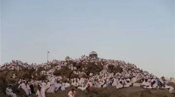 رئيس جامعة الأزهر: مشهد “الوقوف بعرفات” في القرآن يمثل رمزًا للحشر ويعكس مسيرة العودة إلى الله