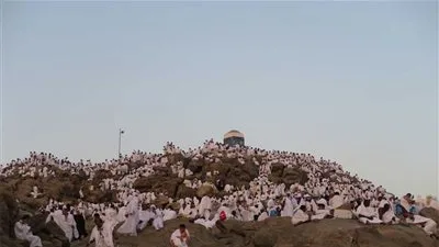 رئيس جامعة الأزهر: مشهد “الوقوف بعرفات” في القرآن يمثل رمزًا للحشر ويعكس مسيرة العودة إلى الله
