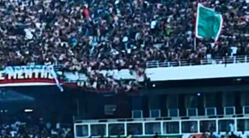 موت مشجع وإصابة 11 آخرين خلال احتفالات مولودية الجزائر بفوزها بلقب الدوري.