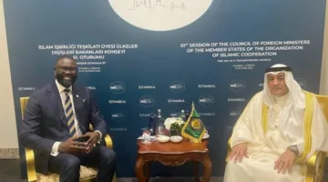 البدوي يناقش مع مامادو سو تعزيز التعاون بين مجلس التعاون ومنظمة الصليب الأحمر