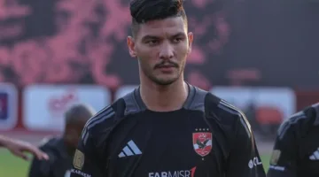 والد أشرف داري: اللاعب متفائل بوجوده في الأهلي ومع ريبييرو.. و”أخبار مغلوطة” حول رحيله في الصحف