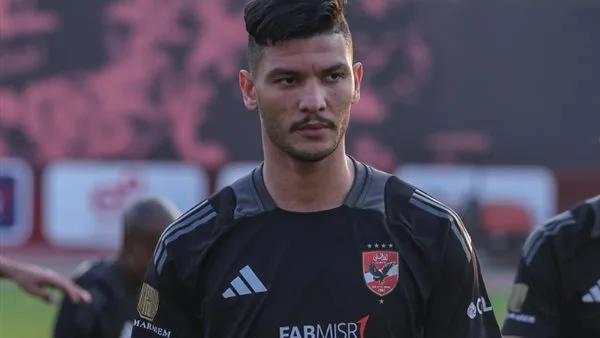 والد أشرف داري: اللاعب متفائل بوجوده في الأهلي ومع ريبييرو.. و”أخبار مغلوطة” حول رحيله في الصحف والد أشرف داري: اللاعب متفائل بوجوده في الأهلي ومع ريبييرو.. و”أخبار مغلوطة” حول رحيله في الصحف