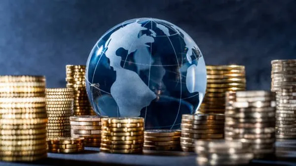 زياد بهاء الدين: إغلاق مضيق هرمز والتدخل الأمريكي في حرب إيران يشكلان تهديدات للاقتصاد العالمي.