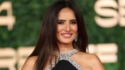 زينة تستمر في تصوير فيلم “الشيطان شاطر” في القاهرة بدور المذيعة