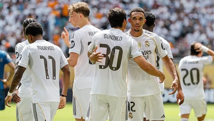 ريال مدريد يواجه باتشوكا.. الملكي يسعى لتحقيق انتصاره الأول في كأس العالم الليلة ريال مدريد يواجه باتشوكا.. الملكي يسعى لتحقيق انتصاره الأول في كأس العالم الليلة
