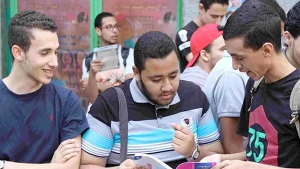 فتح اللجان أبوابها لاستقبال طلاب الثانوية العامة في اليوم الثالث من الامتحانات فتح اللجان أبوابها لاستقبال طلاب الثانوية العامة في اليوم الثالث من الامتحانات