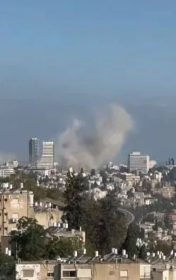 القاهرة الإخبارية – تقارير عن سقوط 3 صواريخ على الأقل في إسرائيل القاهرة الإخبارية – تقارير عن سقوط 3 صواريخ على الأقل في إسرائيل