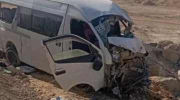 خمسة أشخاص يتعرضون للإصابة جراء انقلاب سيارة خاصة على طريق رأس غارب