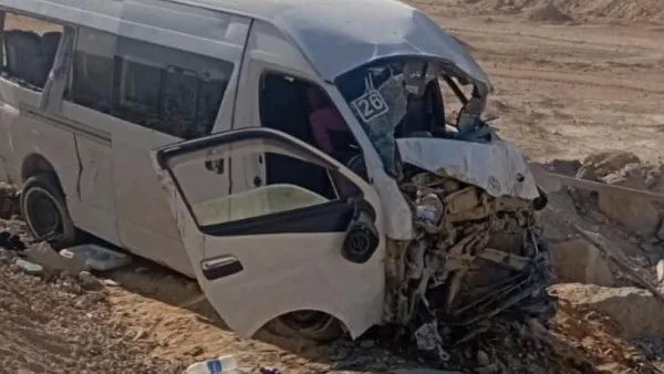 خمسة أشخاص يتعرضون للإصابة جراء انقلاب سيارة خاصة على طريق رأس غارب خمسة أشخاص يتعرضون للإصابة جراء انقلاب سيارة خاصة على طريق رأس غارب