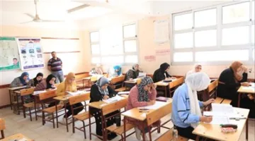 813 ألف طالب في المرحلة الثانوية يتطرقون لامتحان اللغة العربية لعام 2025 داخل القاعات الامتحانية.