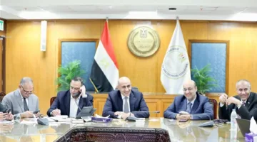 وزير التعليم يراقب بدء اختبار اللغة العربية للثانوية العامة من غرفة العمليات الرئيسية.