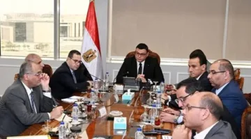 وزير الإسكان: توزيع أراضٍ للمواطنين الذين حسنوا أوضاعهم في قرعتي العبور الجديدة