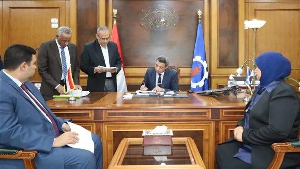 محافظ السويس يوافق على نتائج الشهادة الإعدادية مع نسبة نجاح بلغت 84.28% محافظ السويس يوافق على نتائج الشهادة الإعدادية مع نسبة نجاح بلغت 84.28%