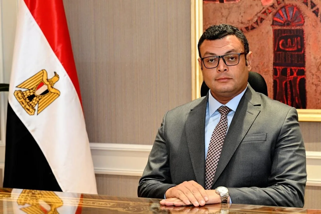 وزير الإسكان: توزيع أراضٍ على المواطنين الذين أنهوا إجراءاتهم في سحبتي قرعة بمدينة العبور الجديدة وزير الإسكان: توزيع أراضٍ على المواطنين الذين أنهوا إجراءاتهم في سحبتي قرعة بمدينة العبور الجديدة