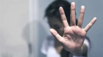إلقاء القبض على سائق ميكروباص بتهمة التحرش والاعتداء بالضرب على امرأة في مدينة نصر.