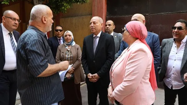 مدير التعليم في القاهرة والمحافظ يقومان بزيارة عدد من لجان الثانوية العامة ولجنة معهد الأورام. مدير التعليم في القاهرة والمحافظ يقومان بزيارة عدد من لجان الثانوية العامة ولجنة معهد الأورام.