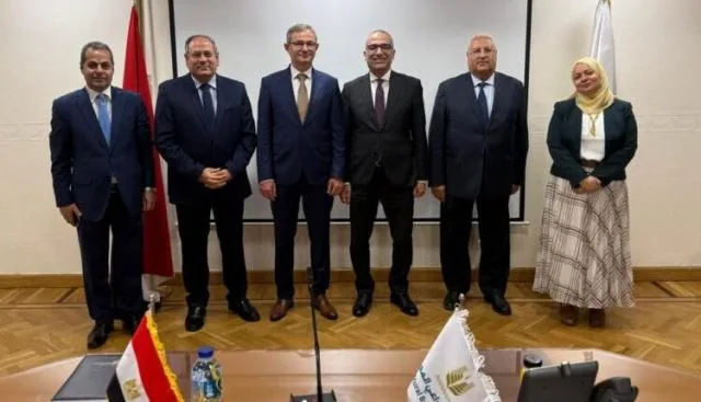 البنك الزراعي المصري يرحب بوزير الزراعة الصربي لتعزيز التعاون ومتابعة جهود البنك في تعزيز التنمية الزراعية البنك الزراعي المصري يرحب بوزير الزراعة الصربي لتعزيز التعاون ومتابعة جهود البنك في تعزيز التنمية الزراعية