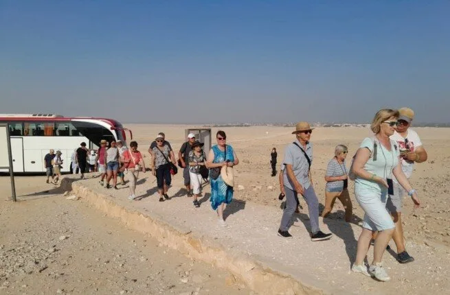 على الرغم من درجات الحرارة المرتفعة.. تزايد زيارة الوفود الأجنبية للمعالم الأثرية في المنيا على الرغم من درجات الحرارة المرتفعة.. تزايد زيارة الوفود الأجنبية للمعالم الأثرية في المنيا