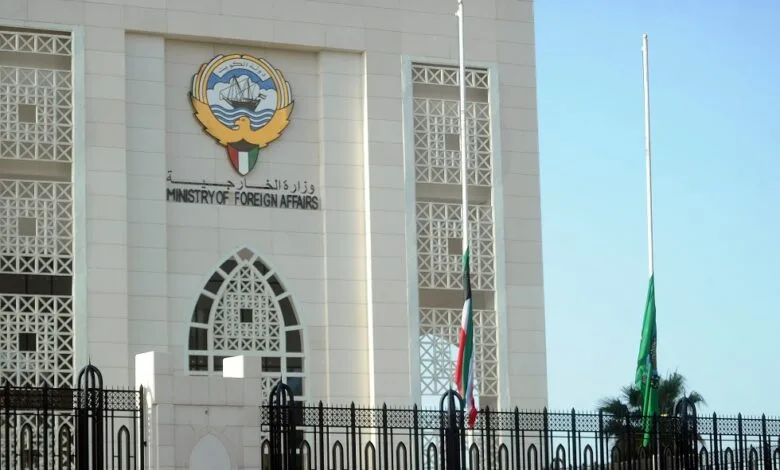 الكويت: نتابع بقلق شديد أحداث إيران المتسارعة الكويت: نتابع بقلق شديد أحداث إيران المتسارعة