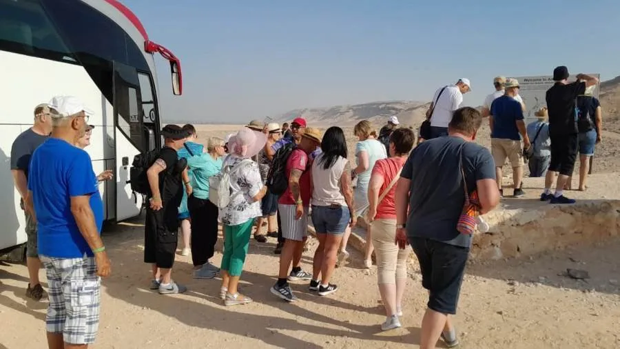 وفود دولية متنوعة تستكشف المواقع الأثرية في المنيا وفود دولية متنوعة تستكشف المواقع الأثرية في المنيا