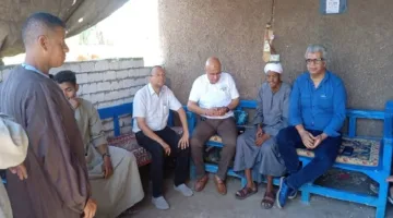 مدير “صحة قنا” يقدم اعتذارًا لمريض غسيل كلوي في منزله بسبب تقصير طبي في مشهد إنساني مؤثر
