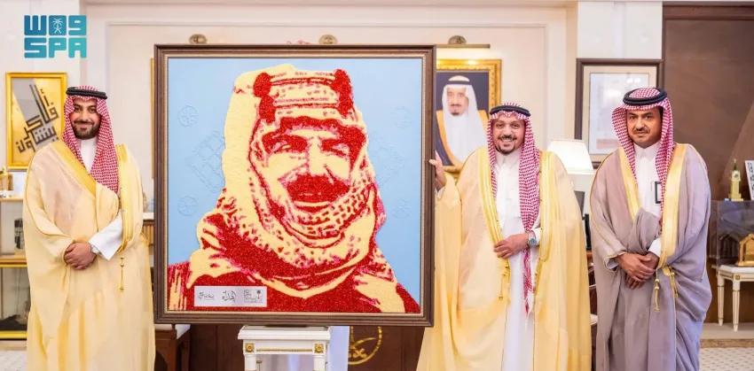 أمير القصيم يتلقى تقرير مهرجان الورد في محافظة عنيزة أمير القصيم يتلقى تقرير مهرجان الورد في محافظة عنيزة