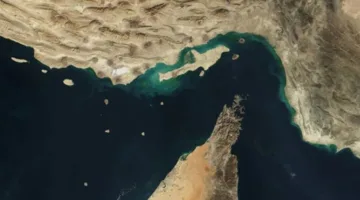 مجلس الشورى الإيراني يقترح إغلاق مضيق هرمز ويعهد بالقرار للجهات الأمنية.