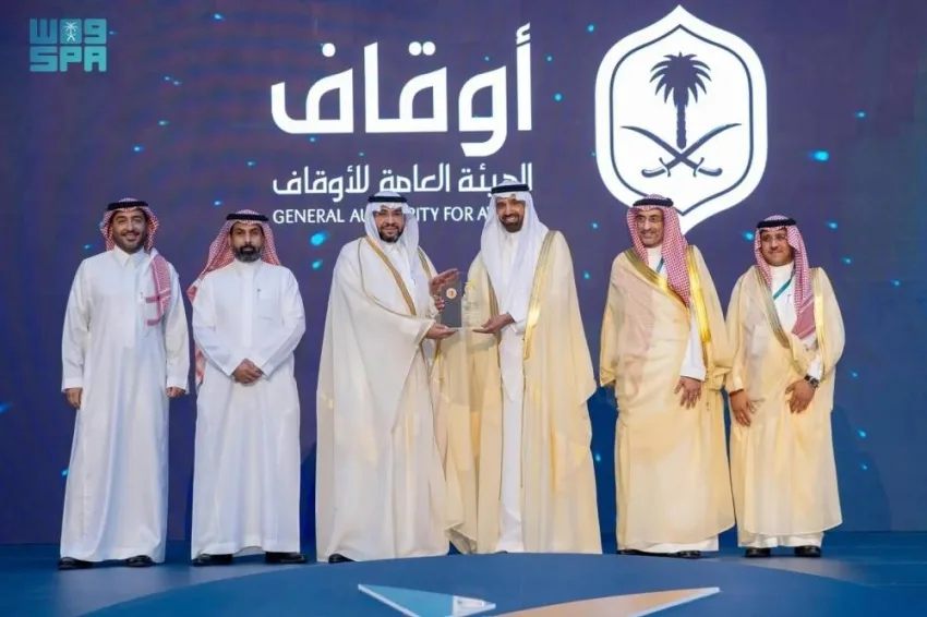 وزير الموارد البشرية يولي (9) مؤسسات حكومية جائزة الارتباط الوظيفي لعام 2024 وزير الموارد البشرية يولي (9) مؤسسات حكومية جائزة الارتباط الوظيفي لعام 2024