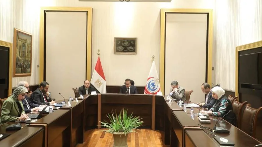 وزير الصحة يتباحث مع هيئتي الدواء والمشتريات الموحدة حول سبل تعزيز كفاءة واستدامة نظام التوريد.