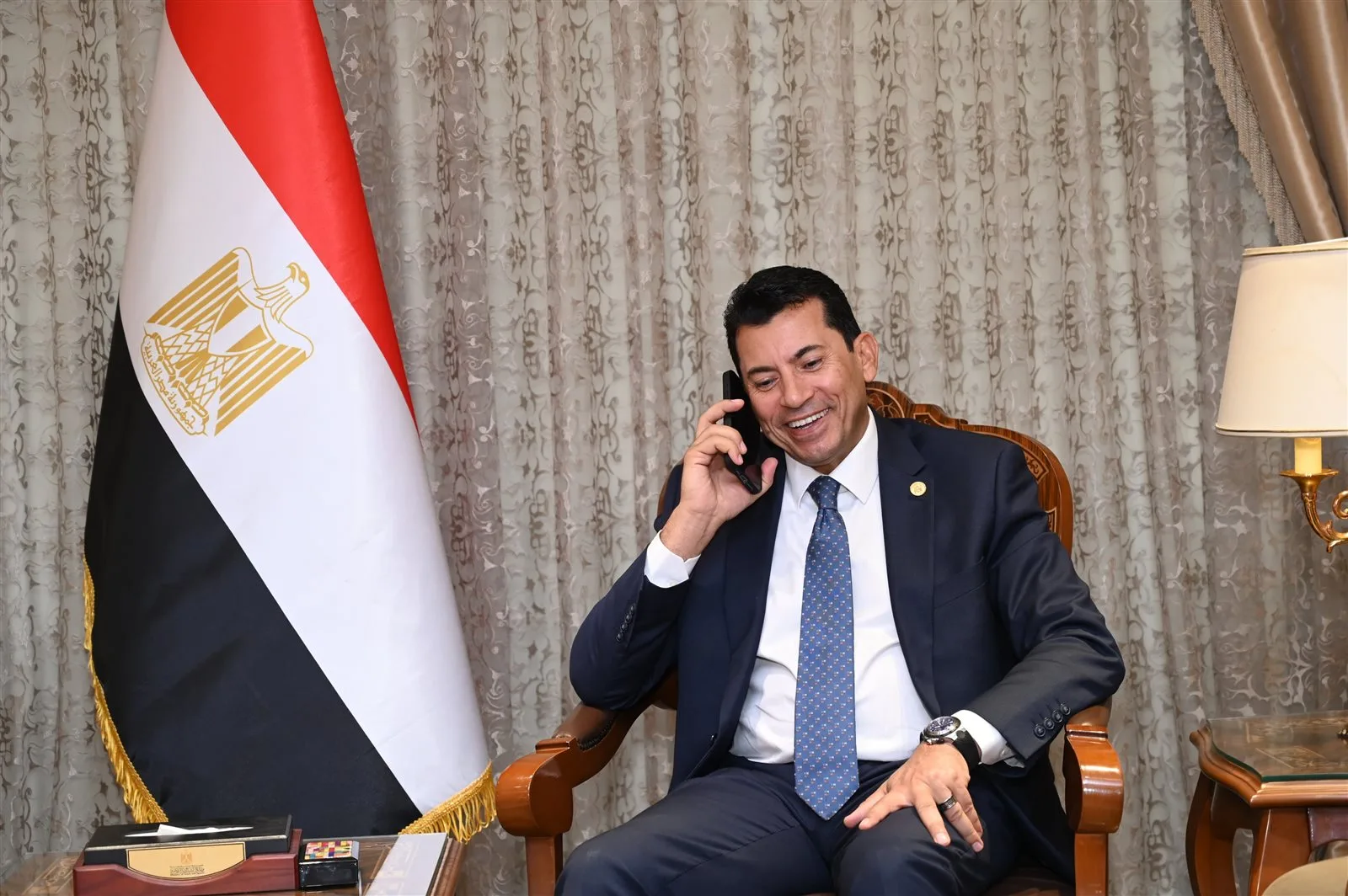 وزير الرياضة يهنئ رئيس اتحاد الجمباز بالفوز بفضيتين في بطولة العالم لناشئي الجمباز