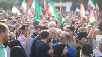 بمشاركة بزشكيان.. احتجاج كبير في طهران تنديدًا بالهجوم الأمريكي (صورة)